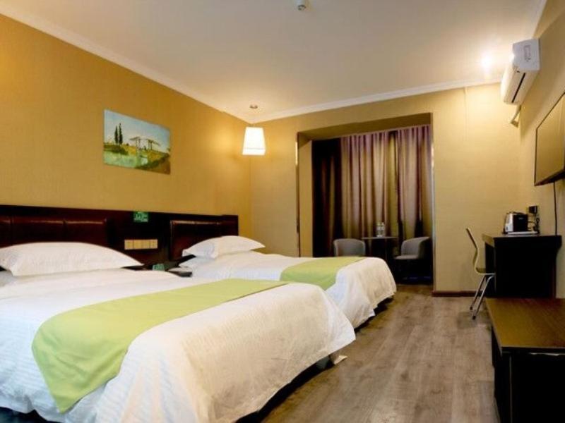 Greentree Wulumuqi Airport Hotel Urumqi Exteriör bild