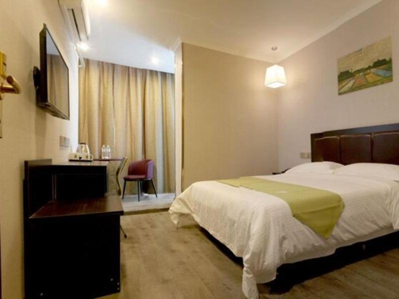 Greentree Wulumuqi Airport Hotel Urumqi Exteriör bild
