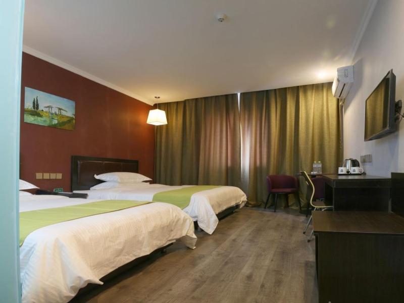 Greentree Wulumuqi Airport Hotel Urumqi Exteriör bild
