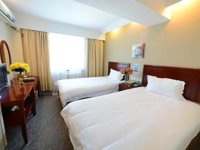Greentree Wulumuqi Airport Hotel Urumqi Exteriör bild