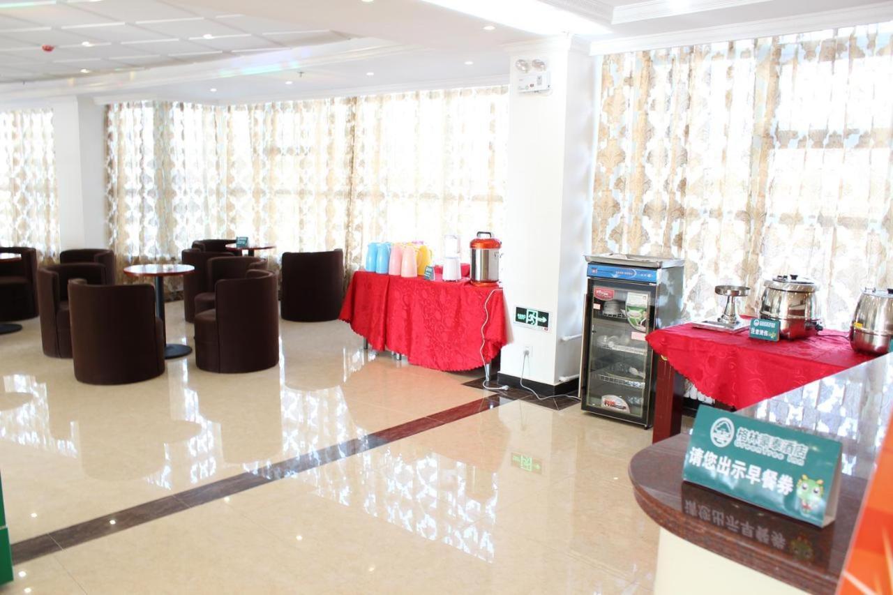 Greentree Wulumuqi Airport Hotel Urumqi Exteriör bild